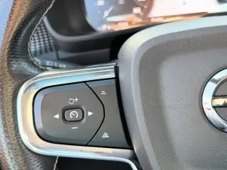 Volvo XC40 2021 AWD T5 R-Design 4p SUV