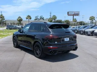Porsche Cayenne 2016 AWD GTS SUV de 4 puertas