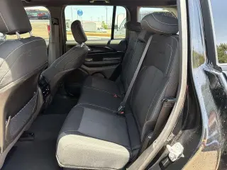 Jeep Grand Cherokee 2025 4x2 Laredo 4 puertas SUV