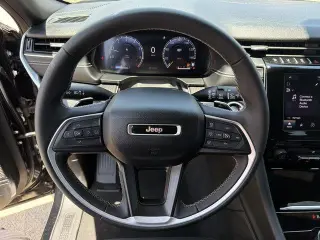 Jeep Grand Cherokee 2025 4x2 Laredo 4 puertas SUV