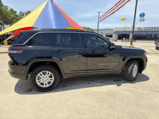 Jeep Grand Cherokee 2025 4x2 Laredo 4 puertas SUV