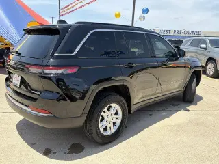 Jeep Grand Cherokee 2025 4x2 Laredo 4 puertas SUV