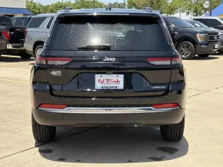 Jeep Grand Cherokee 2025 4x2 Laredo 4 puertas SUV