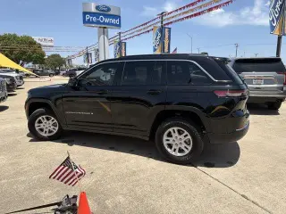 Jeep Grand Cherokee 2025 4x2 Laredo 4 puertas SUV