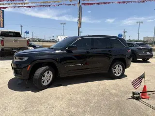 Jeep Grand Cherokee 2025 4x2 Laredo 4 puertas SUV