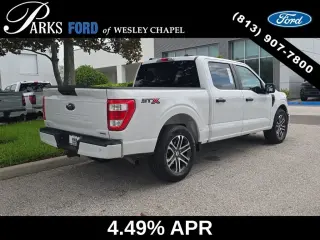 Ford F-150 2023 4x2 XL 4 puertas SuperCrew 5.5 pies. SB