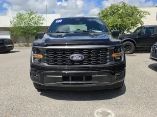 Ford F-150 2024 4x2 STX 4 puertas SuperCrew 5.5 pies. SB