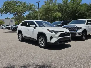 Toyota RAV4 2022 LE 4 puertas SUV