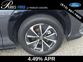 Lexus RZ 300e 2024 Premium 4p Crossover con Ruedas de 18 Pulgadas