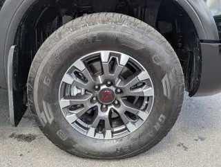 Nissan Titan 2024 4x4 PRO-4X 4 puertas Cabina Crew 5.6 pies. SB