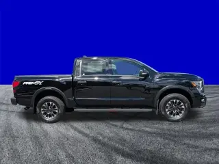Nissan Titan 2024 4x4 PRO-4X 4 puertas Cabina Crew 5.6 pies. SB