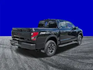 Nissan Titan 2024 4x4 PRO-4X 4 puertas Cabina Crew 5.6 pies. SB