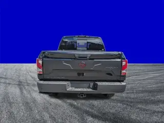 Nissan Titan 2024 4x4 PRO-4X 4 puertas Cabina Crew 5.6 pies. SB