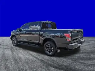 Nissan Titan 2024 4x4 PRO-4X 4 puertas Cabina Crew 5.6 pies. SB