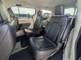 Chrysler Pacifica 2023 Touring L 4 puertas Minivan