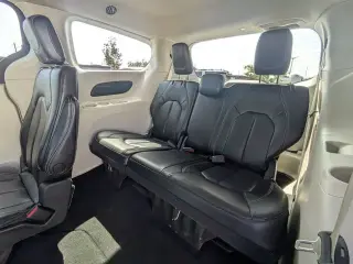 Chrysler Pacifica 2023 Touring L 4 puertas Minivan