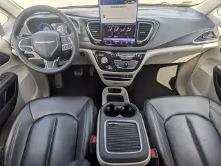 Chrysler Pacifica 2023 Touring L 4 puertas Minivan