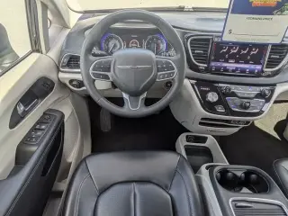 Chrysler Pacifica 2023 Touring L 4 puertas Minivan