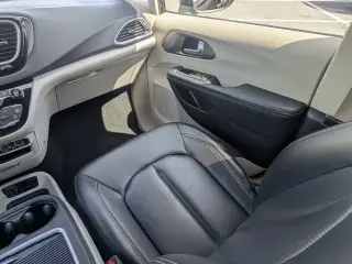 Chrysler Pacifica 2023 Touring L 4 puertas Minivan