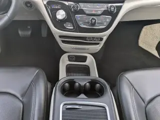 Chrysler Pacifica 2023 Touring L 4 puertas Minivan