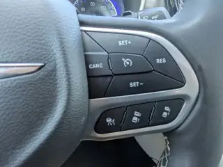 Chrysler Pacifica 2023 Touring L 4 puertas Minivan
