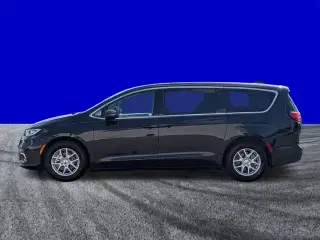 Chrysler Pacifica 2023 Touring L 4 puertas Minivan