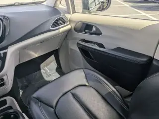 Chrysler Pacifica 2023 Touring L 4 puertas Minivan