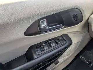 Chrysler Pacifica 2023 Touring L 4 puertas Minivan