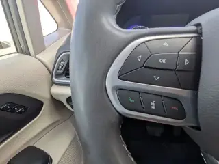 Chrysler Pacifica 2023 Touring L 4 puertas Minivan