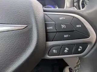 Chrysler Pacifica 2023 Touring L 4 puertas Minivan