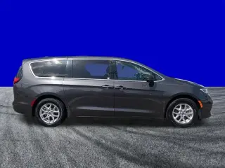 Chrysler Pacifica 2023 Touring L 4 puertas Minivan