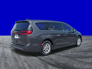 Chrysler Pacifica 2023 Touring L 4 puertas Minivan