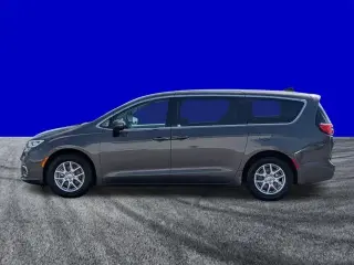 Chrysler Pacifica 2023 Touring L 4 puertas Minivan