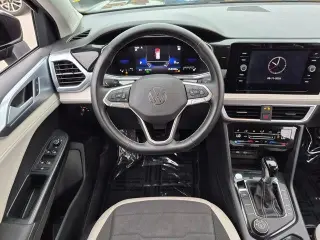 Volkswagen Taos 2025 AWD SE 4Motion 4p SUV