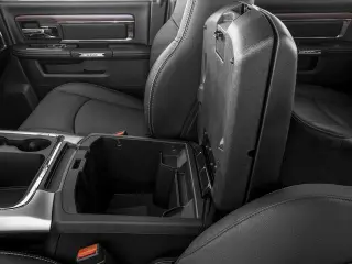Ram 1500 2017 4x4 Laramie 4 puertas Cabina Crew 5.5 pies. Pickup SB