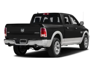 Ram 1500 2017 4x4 Laramie 4 puertas Cabina Crew 5.5 pies. Pickup SB