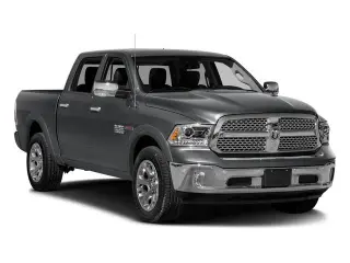 Ram 1500 2017 4x4 Laramie 4 puertas Cabina Crew 5.5 pies. Pickup SB