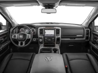 Ram 1500 2017 4x4 Laramie 4 puertas Cabina Crew 5.5 pies. Pickup SB