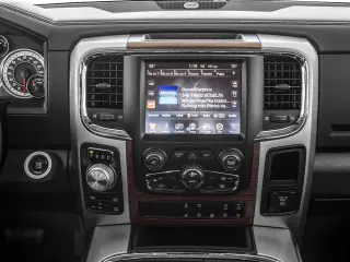 Ram 1500 2017 4x4 Laramie 4 puertas Cabina Crew 5.5 pies. Pickup SB