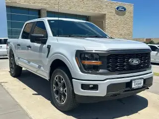 Ford F-150 2025 4x4 STX 4 puertas SuperCrew 5.5 pies. SB