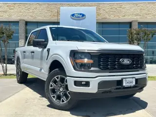 Ford F-150 2025 4x4 STX 4 puertas SuperCrew 5.5 pies. SB