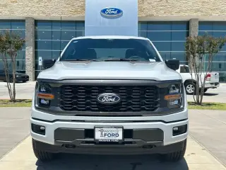 Ford F-150 2025 4x4 STX 4 puertas SuperCrew 5.5 pies. SB
