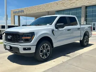 Ford F-150 2025 4x4 STX 4 puertas SuperCrew 5.5 pies. SB