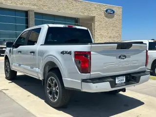 Ford F-150 2025 4x4 STX 4 puertas SuperCrew 5.5 pies. SB