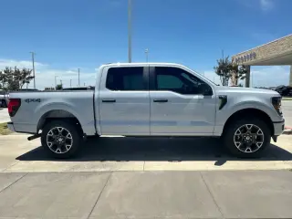 Ford F-150 2025 4x4 STX 4 puertas SuperCrew 5.5 pies. SB