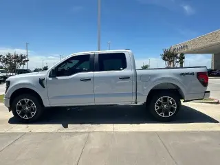 Ford F-150 2025 4x4 STX 4 puertas SuperCrew 5.5 pies. SB