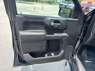 Chevrolet Silverado 1500 2021 4x2 Custom 4 puertas Cabina Crew 5.8 pies. SB