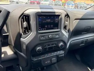 Chevrolet Silverado 1500 2021 4x2 Custom 4 puertas Cabina Crew 5.8 pies. SB