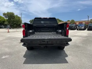 Chevrolet Silverado 1500 2021 4x2 Custom 4 puertas Cabina Crew 5.8 pies. SB