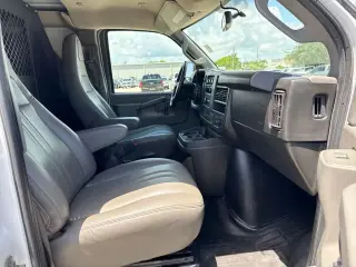 Furgoneta de Carga Chevrolet Express 2022 2500 3 puertas